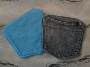 Lire la suite à propos de l’article Lingette dépoussiérante lavable en jean