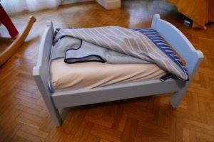 Lire la suite à propos de l’article Lit de poupée